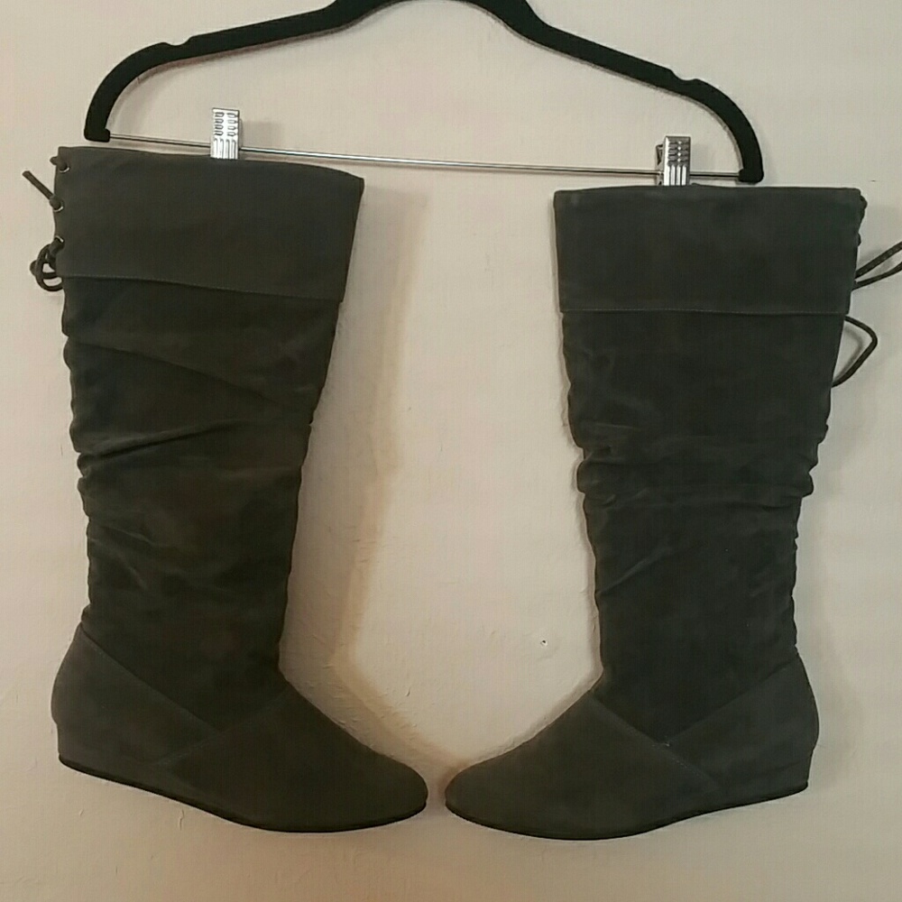 Boots size 6